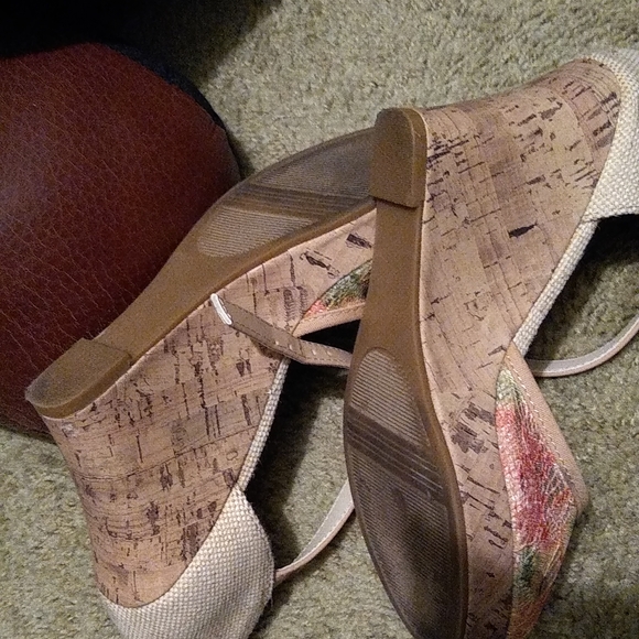 Apt9 dress sandals - Picture 2 of 2